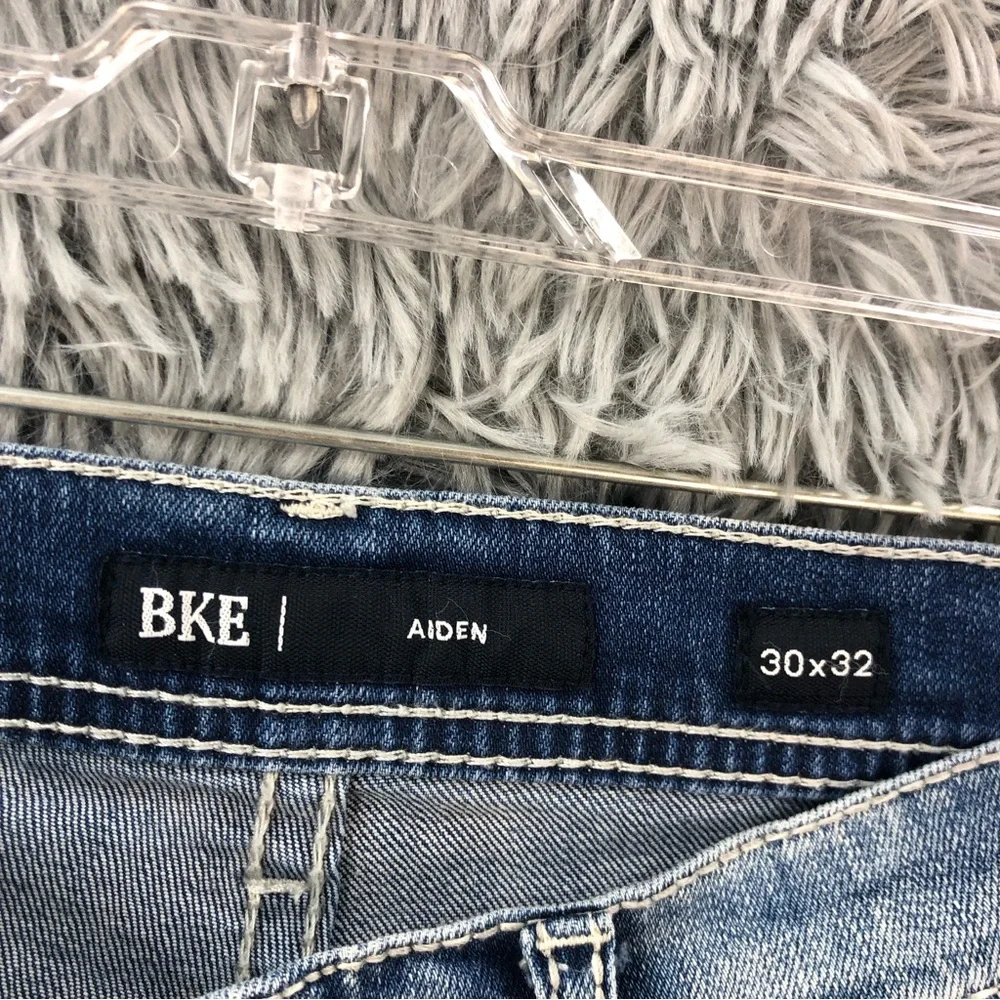 BKE Buckle Jeans Aiden Mens 30 Distressed Whiskered Straight Leg